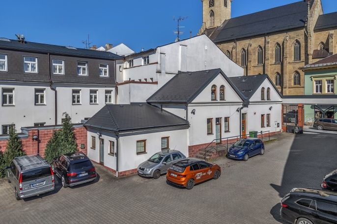 Prodej, Obchod a služby, Polička