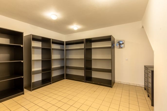 Prodej, Obchod a služby, Postoloprty