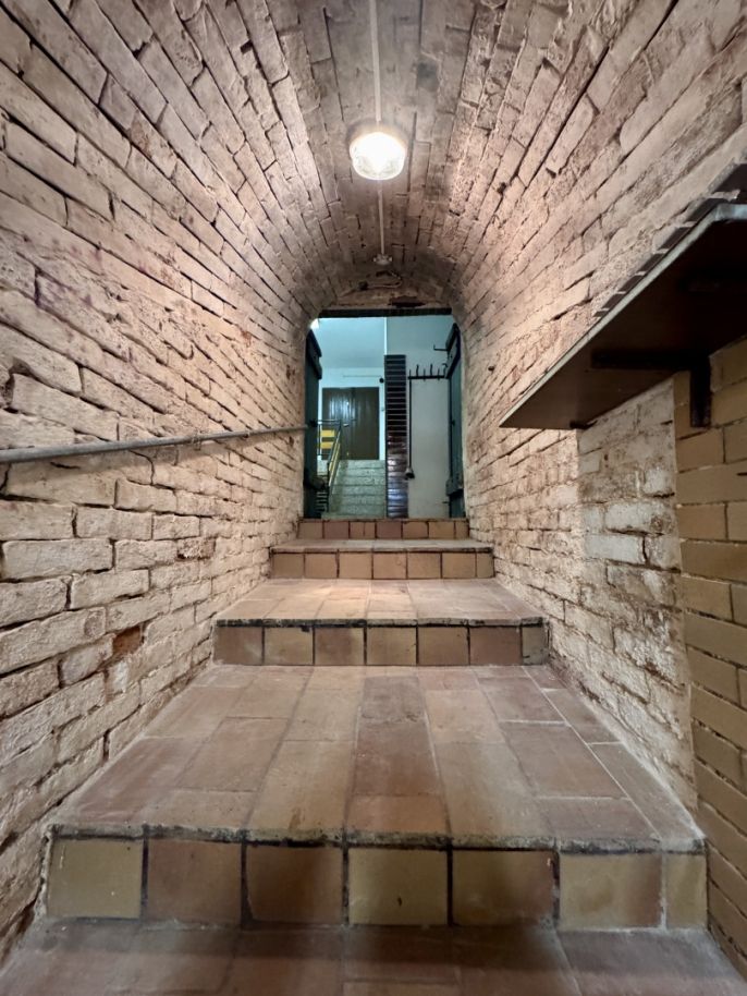 Prodej, Vinný sklep