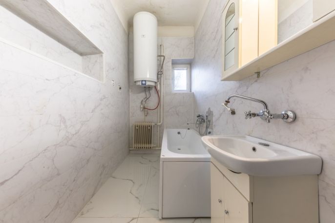 Prodej, Nájemní dům, Domousnice