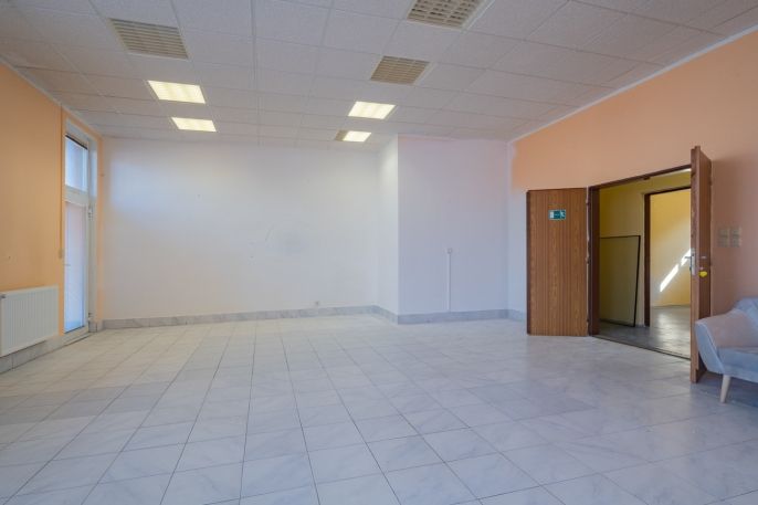 Prodej, Obchod a služby, Cheb