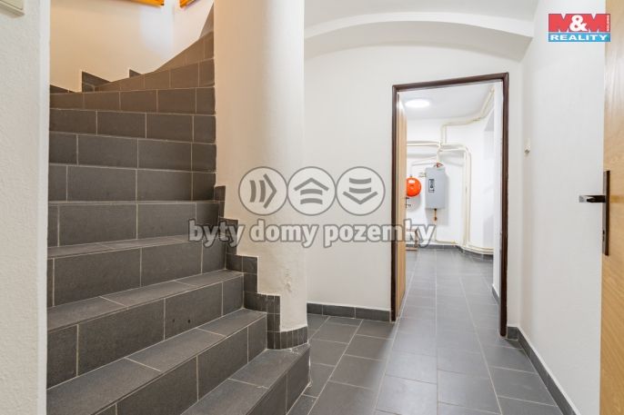 Pronájem, Obchod a služby, Počátky