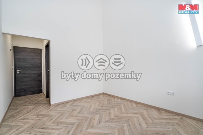 Pronájem, Obchod a služby, Okrouhlo