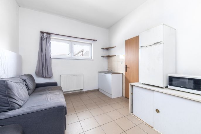 Prodej, Obchod a služby, Čebín