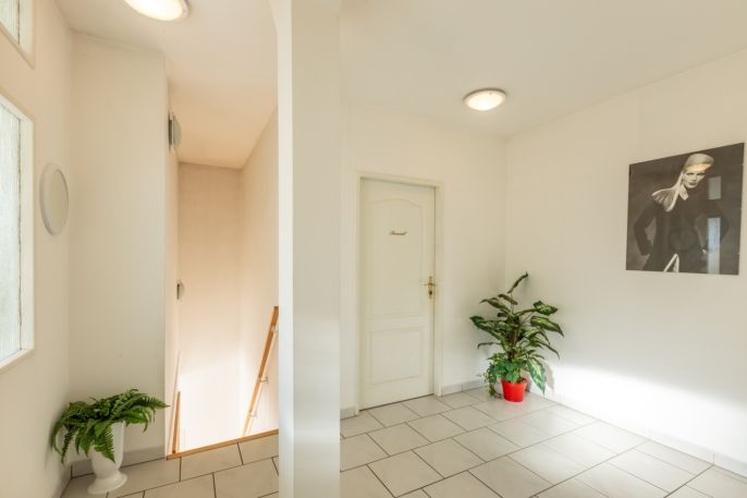 Prodej, Obchod a služby, Postoloprty