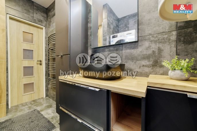 Prodej, Byt 3+1, Valy