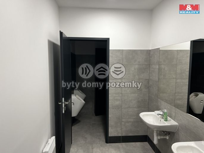 Pronájem, Obchod a služby, Nupaky