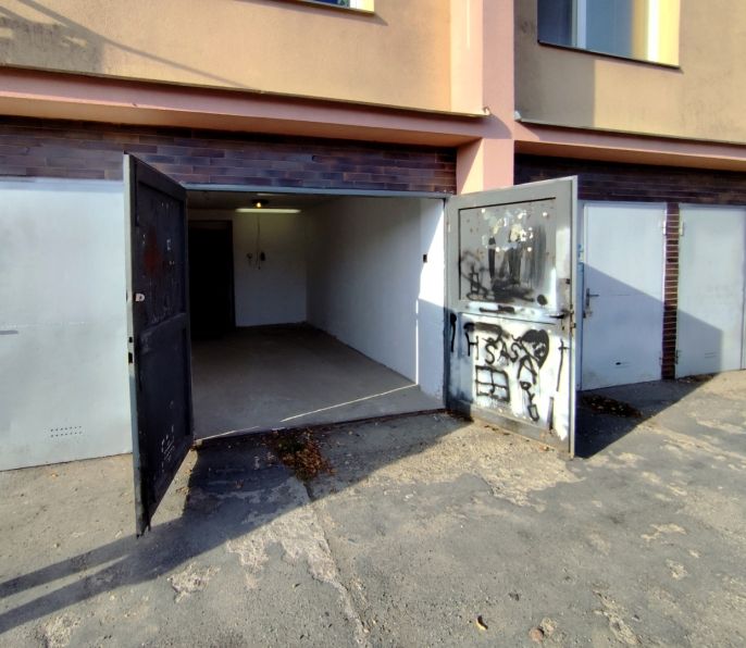 Prodej, Garáž, Lomnice