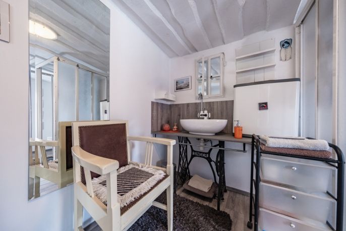 Prodej, Vinný sklep, Chvalovice