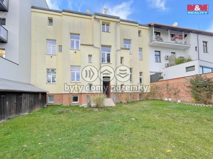 Pronájem, Byt 1+kk, Hradec Králové