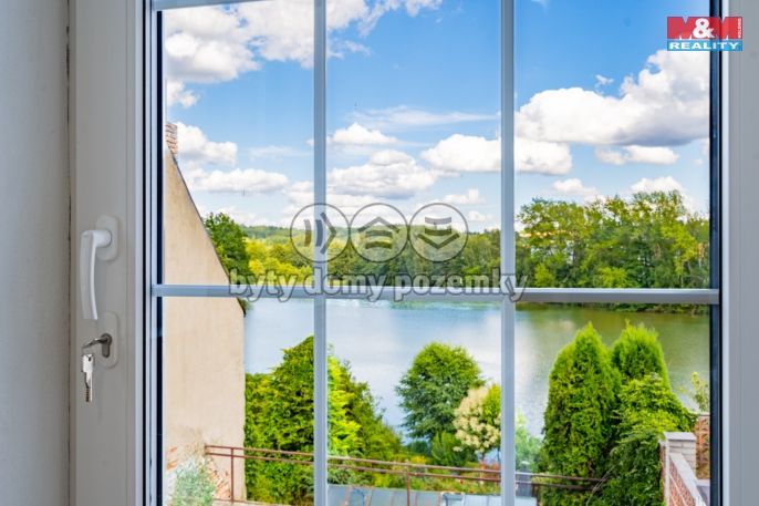 Pronájem, Obchod a služby, Počátky