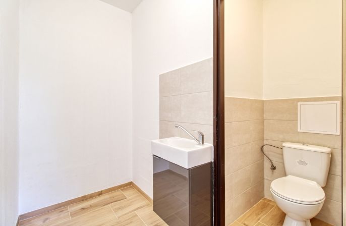 Prodej, Obchod a služby, Most