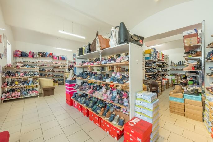 Pronájem, Obchod a služby, Slaný