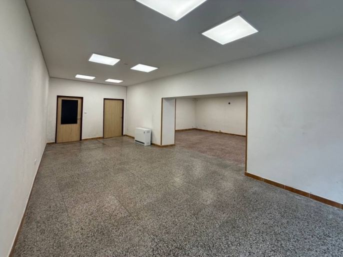 Pronájem, Obchod a služby, Polička