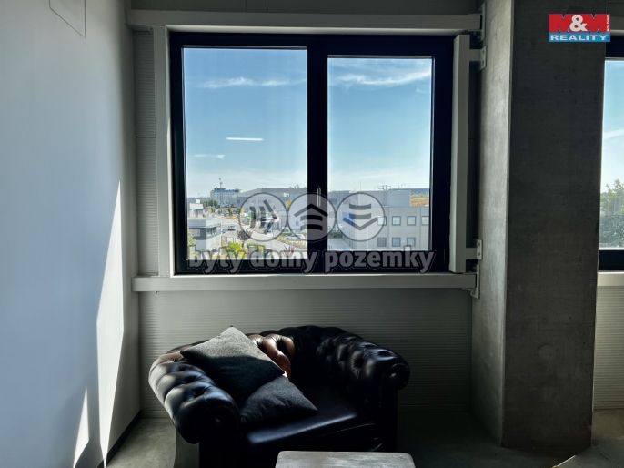 Pronájem, Obchod a služby, Nupaky