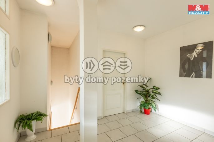 Prodej, Obchod a služby, Postoloprty