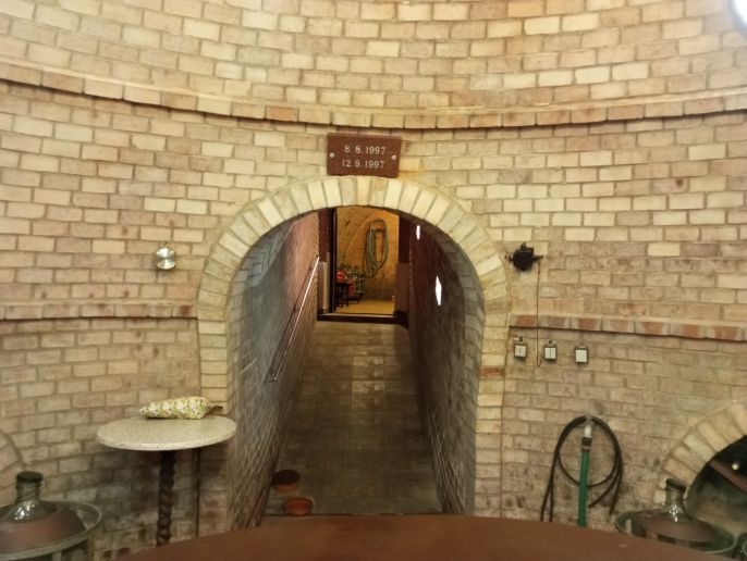 Prodej, Vinný sklep