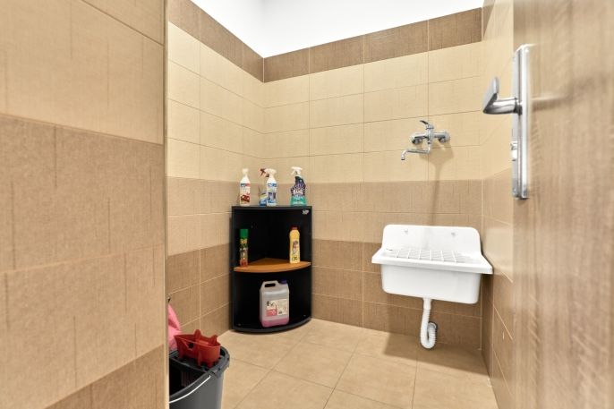 Pronájem, Obchodní objekt, Ostrov