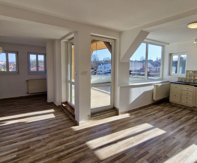 Pronájem, Byt 4+kk, Cheb