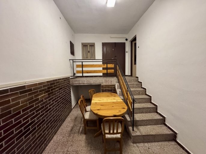 Prodej, Vinný sklep