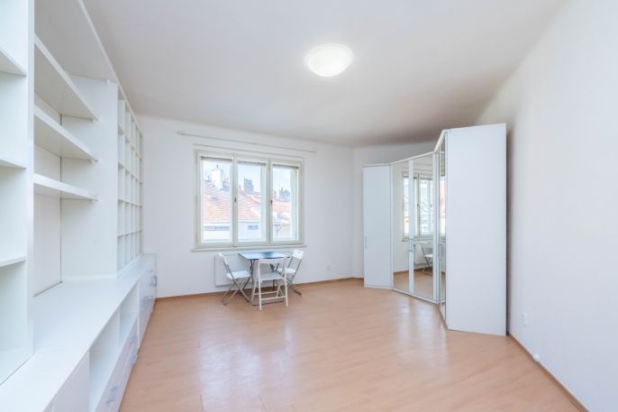 Pronájem, Byt 1+kk, Praha