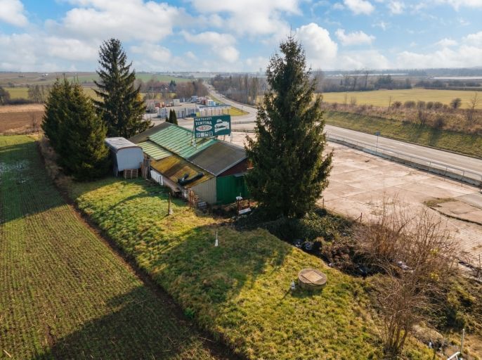 Prodej, Obchod a služby, Lochenice