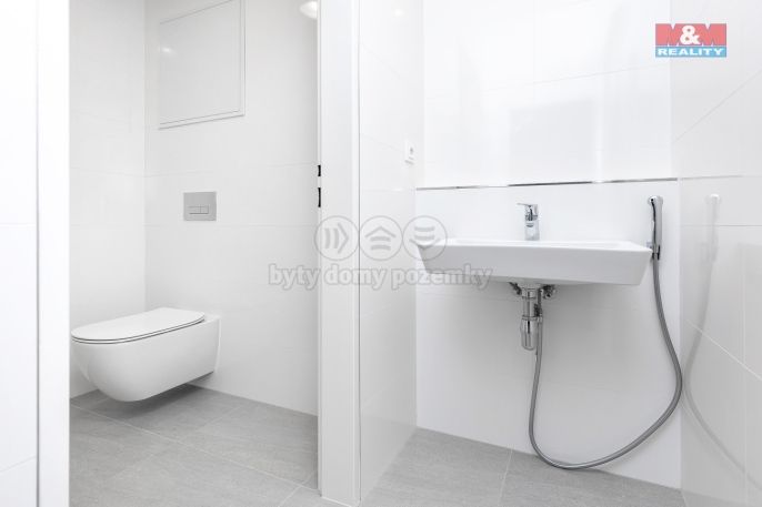 Pronájem, Obchod a služby, Pardubice