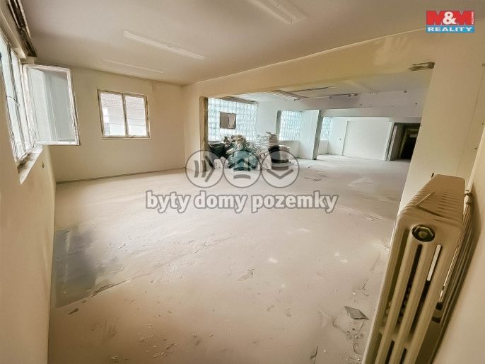 Pronájem, Obchod a služby, Sázava