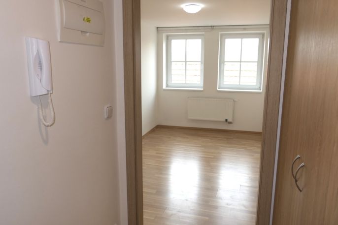 Pronájem, Byt 1+kk, Beroun