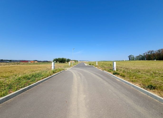 Prodej, Komerční pozemky, Valeč