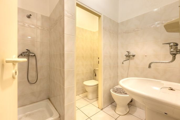 Prodej, Obchod a služby, Postoloprty