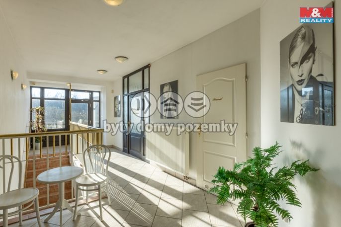 Prodej, Obchod a služby, Postoloprty