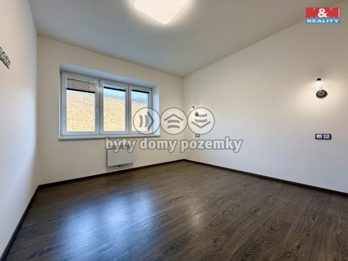 Pronájem, Byt 4+kk, Měchenice