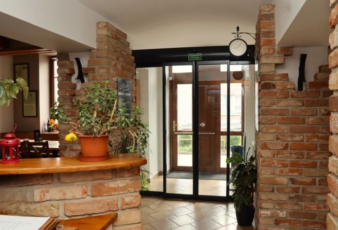 Pronájem, Restaurace, stravování, Holice