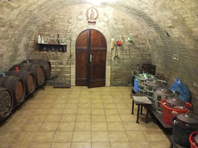 Prodej, Vinný sklep