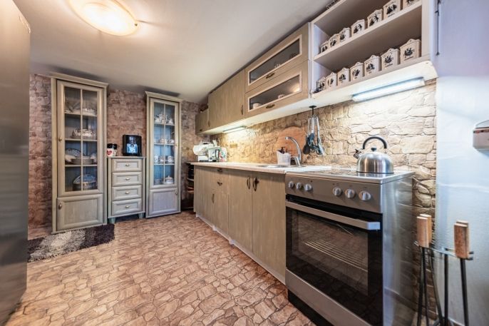 Prodej, Vinný sklep, Chvalovice