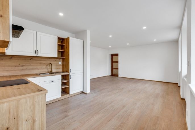 Prodej, Byt 3+kk, Lochovice