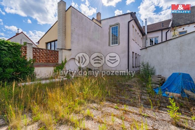 Pronájem, Obchod a služby, Počátky