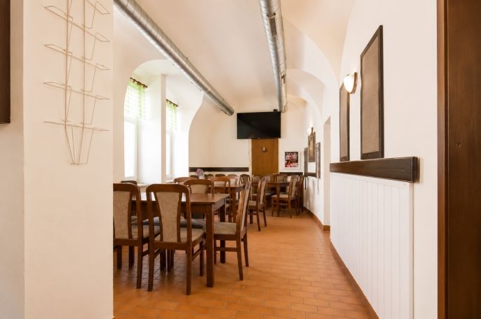 Pronájem, Obchod a služby, Skuteč