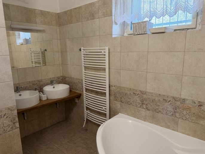 Pronájem, Byt 2+1, Leština