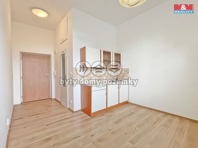 Pronájem, Byt 1+kk, Hradec Králové