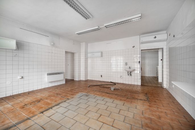 Prodej, Obchod a služby, Svratka