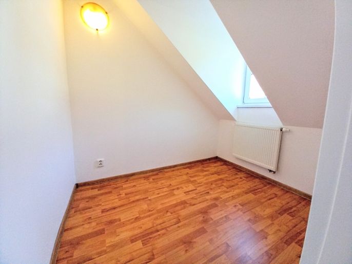 Pronájem, Byt 1+1, Loket