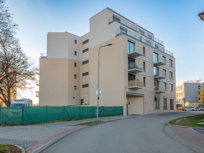 Pronájem, Garážové stání, Benešov