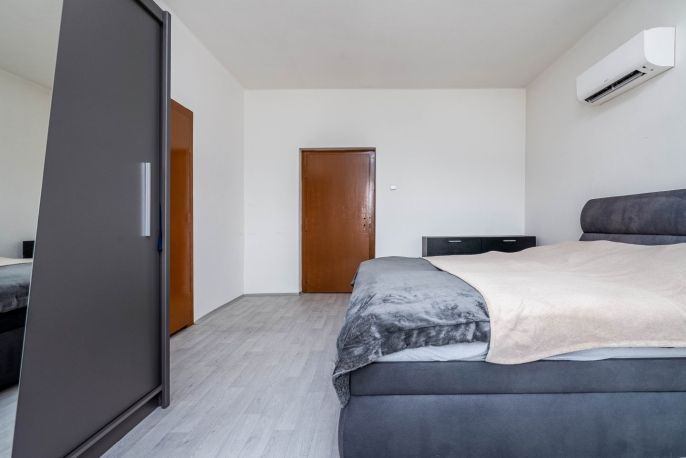 Prodej, Nájemní dům, Dymokury