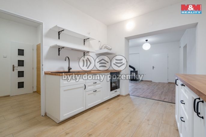 Pronájem, Obchod a služby, Počátky