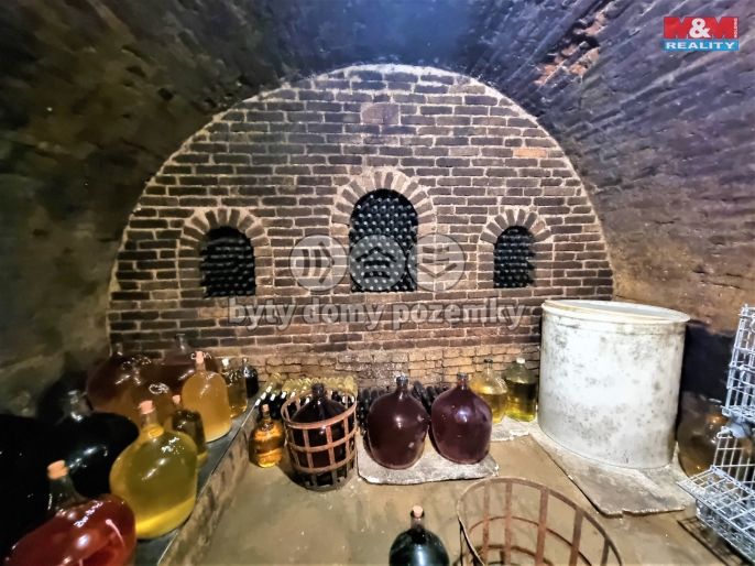 Prodej, Vinný sklep, Perná