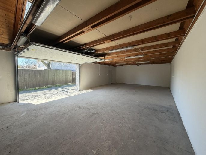 Prodej, Sklad, Spořice