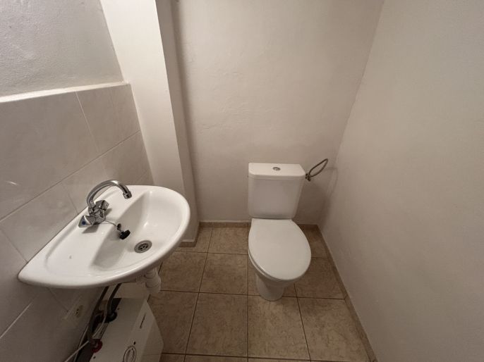 Pronájem, Obchod a služby, Úštěk