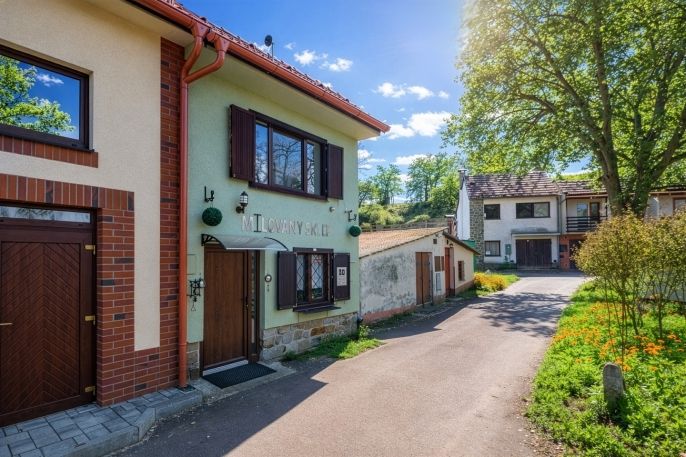 Prodej, Vinný sklep, Chvalovice